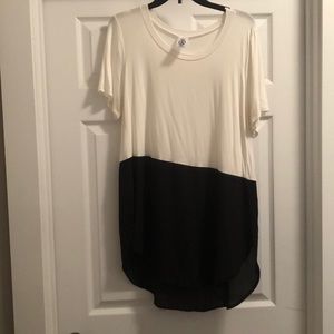 Agnes and Dora tulip tunic top